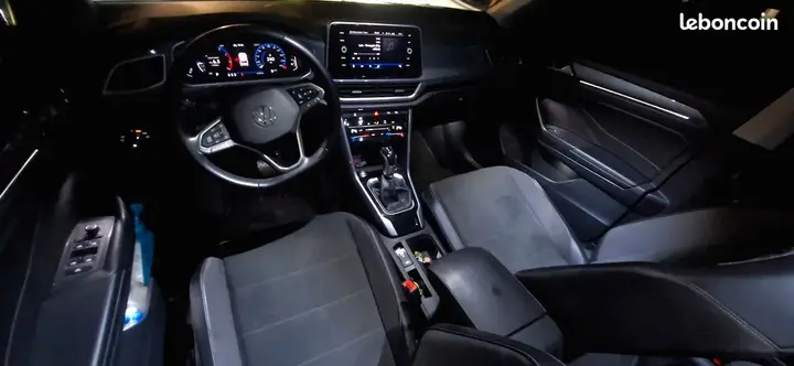Volkswagen T-Roc 2023 photo 3