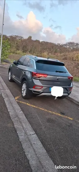 Volkswagen T-Roc 2023 photo 2