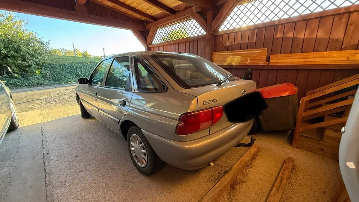 Ford Escort 1995 photo 2