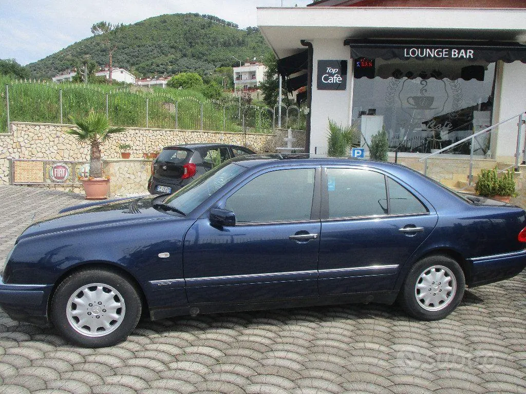 Mercedes-Benz E 250 1996 photo 4