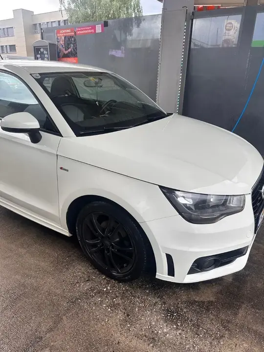 Audi A1 2011 photo 2
