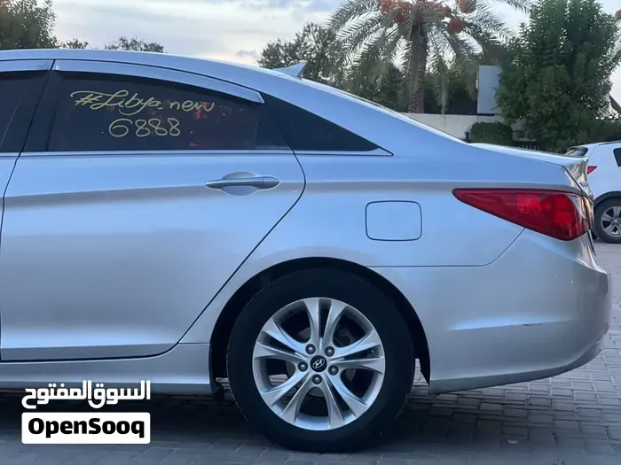 Hyundai Sonata 2011 photo 2
