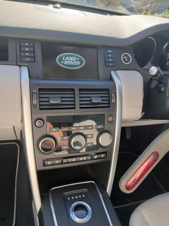Land Rover Discovery Sport 2017 photo 3