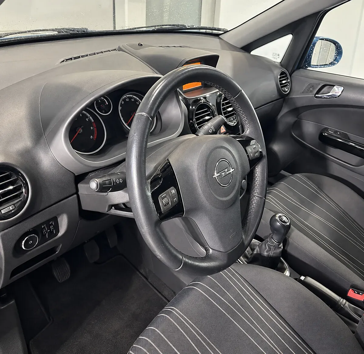 Opel Corsa 2010 photo 3
