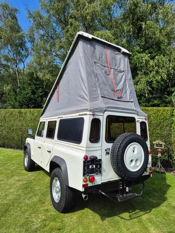 Land Rover Defender 2010 photo 3