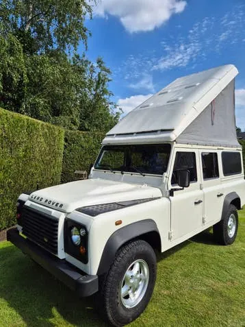 Land Rover Defender 2010 photo 2
