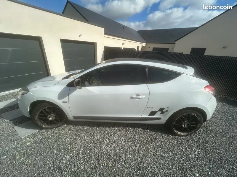 Renault Megane 2012 photo 2