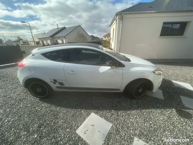 Renault Megane 2012 photo 3