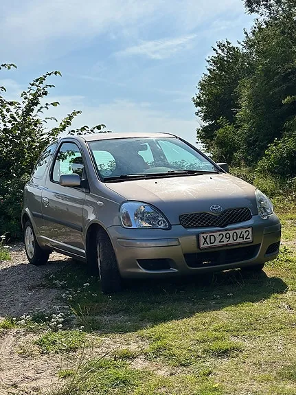 Toyota Yaris 2004 photo 2