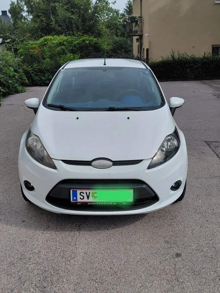 Ford Fiesta 2010 photo 2
