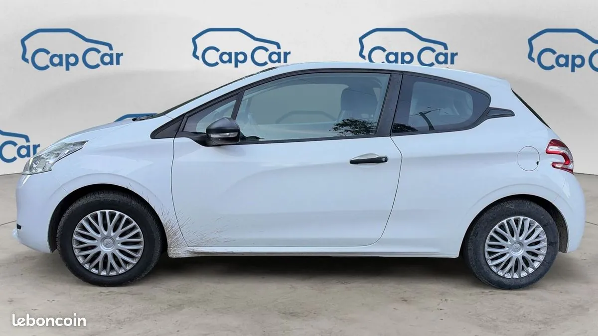 Peugeot 208 2012 photo 2