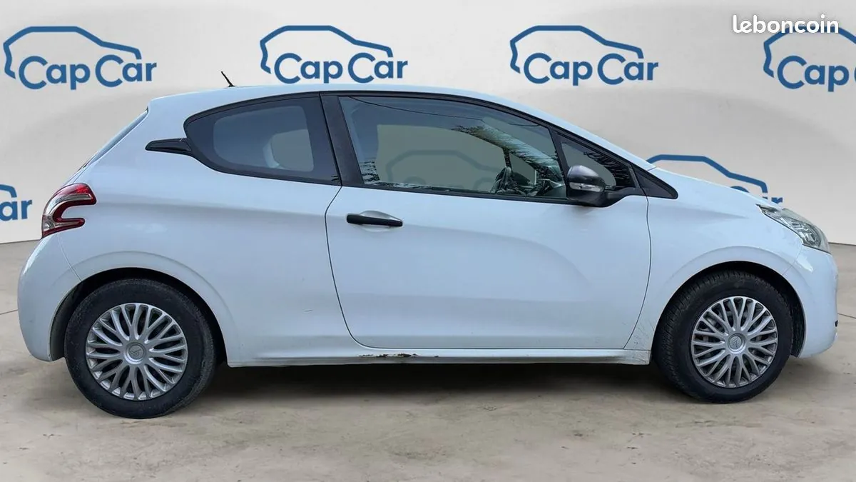 Peugeot 208 2012 photo 4