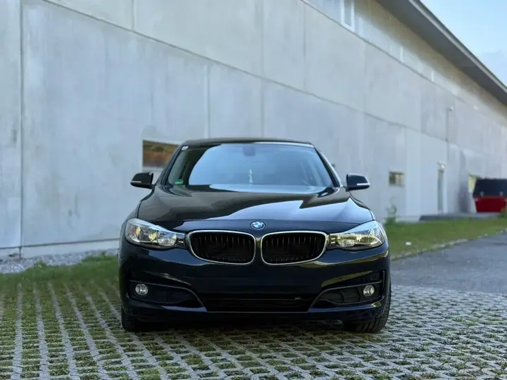 BMW 318D 2015 photo 2