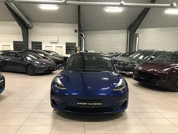 Tesla Model 3 2023 photo 2