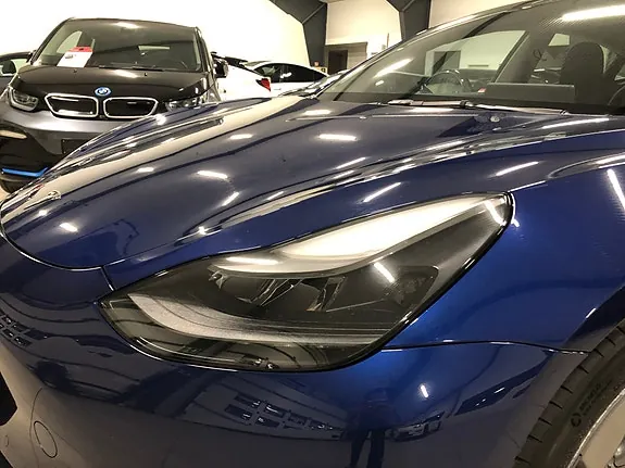 Tesla Model 3 2023 photo 4