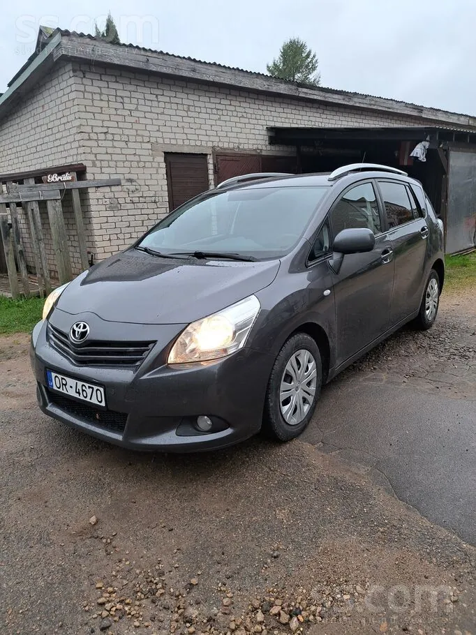 Toyota Verso 2012 photo 2