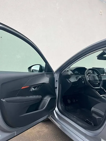 Peugeot 208 2020 photo 4