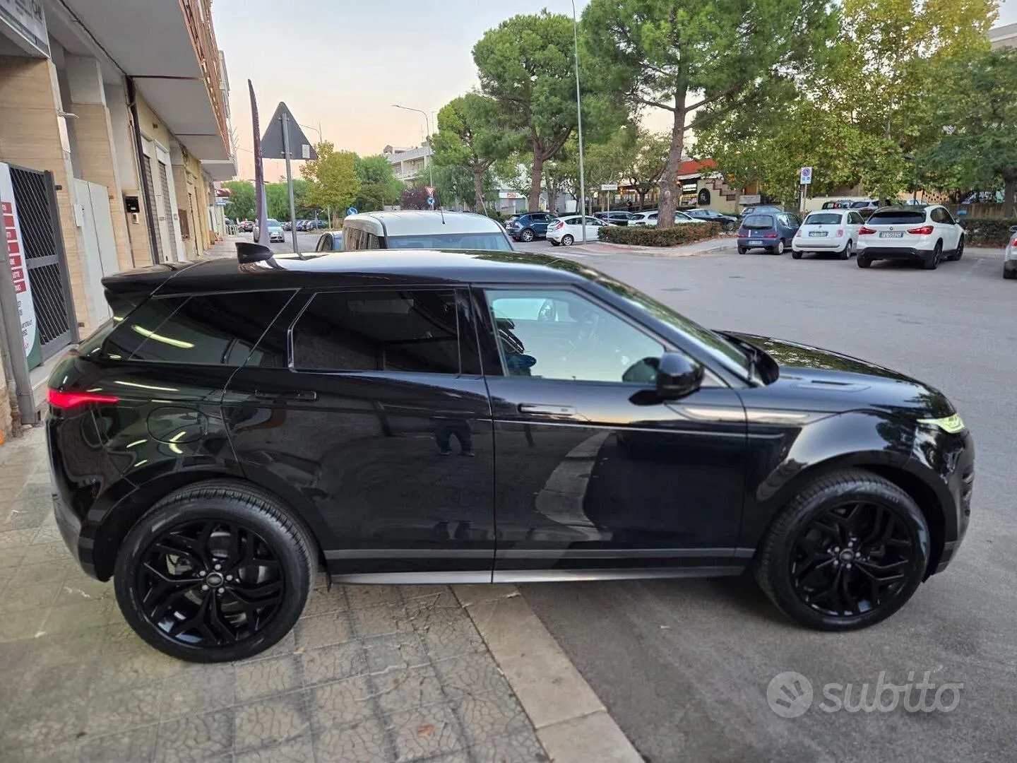 Land Rover Range Rover Evoque 2023 photo 4