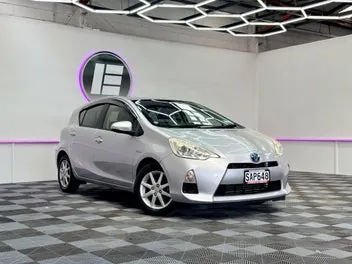 Toyota Aqua 2012 photo 2