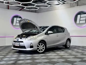 Toyota Aqua 2012 photo 4