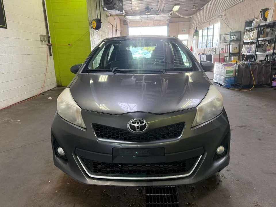 Toyota Yaris 2013 photo 2