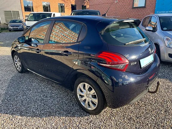 Peugeot 208 2015 photo 2