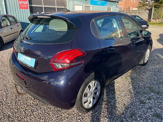 Peugeot 208 2015 photo 4
