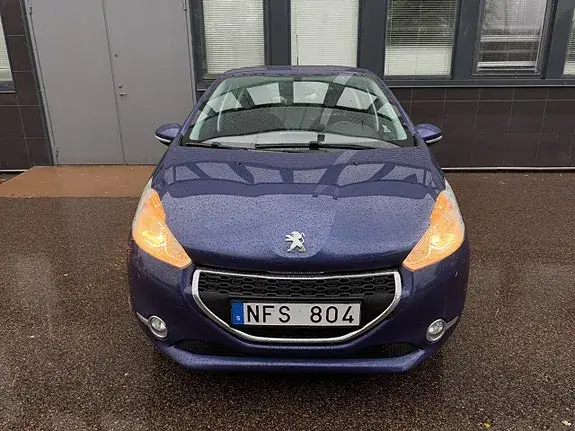 Peugeot 208 2012 photo 2
