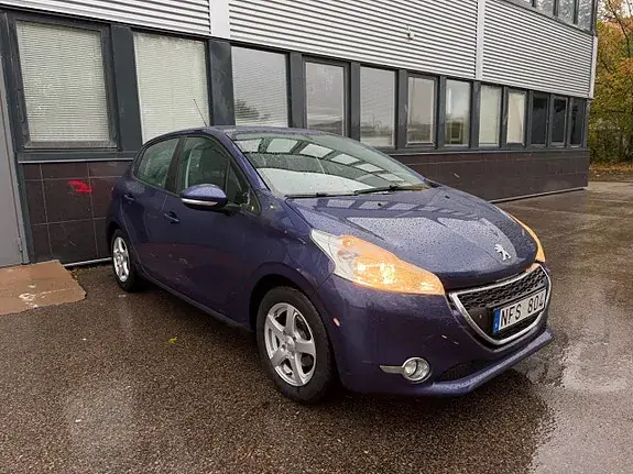 Peugeot 208 2012 photo 3