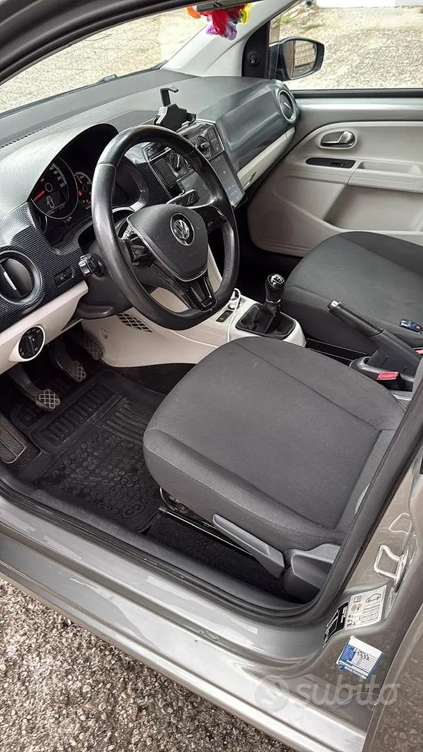 Volkswagen Up 2017 photo 2