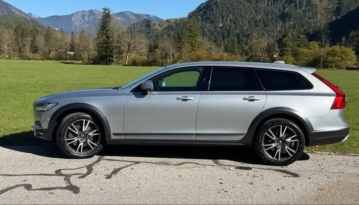 Volvo V90 Cross Country 2017 photo 2