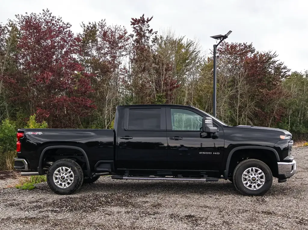 Chevrolet Silverado 2500 2026 photo 3