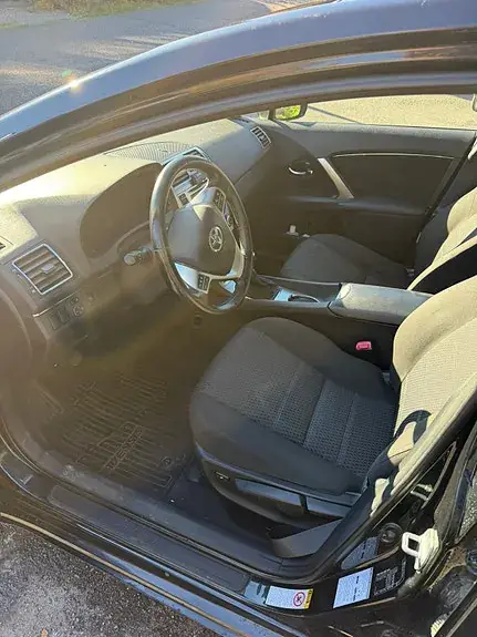 Toyota Avensis 2012 photo 4