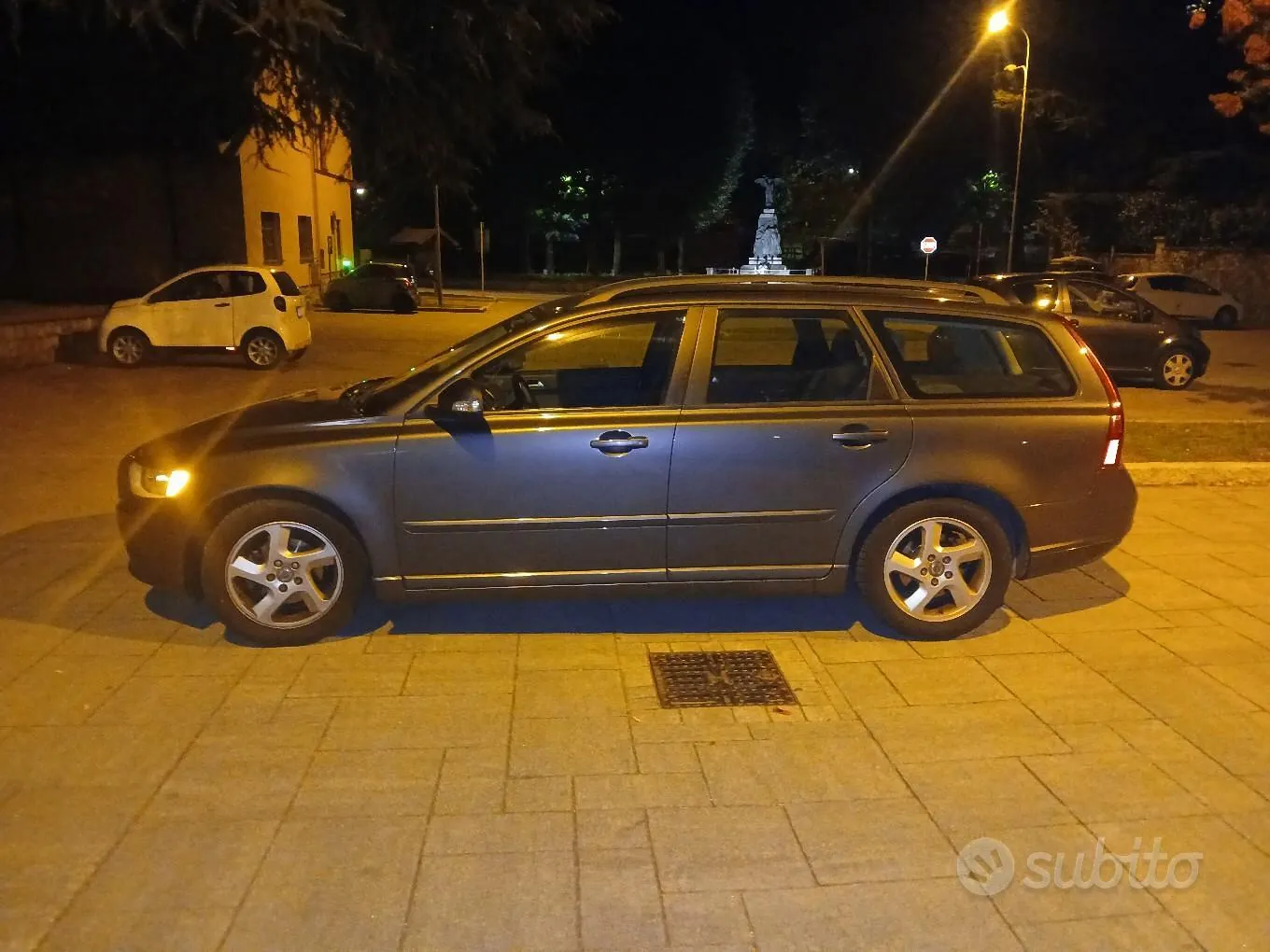 Volvo V50 2012 photo 2