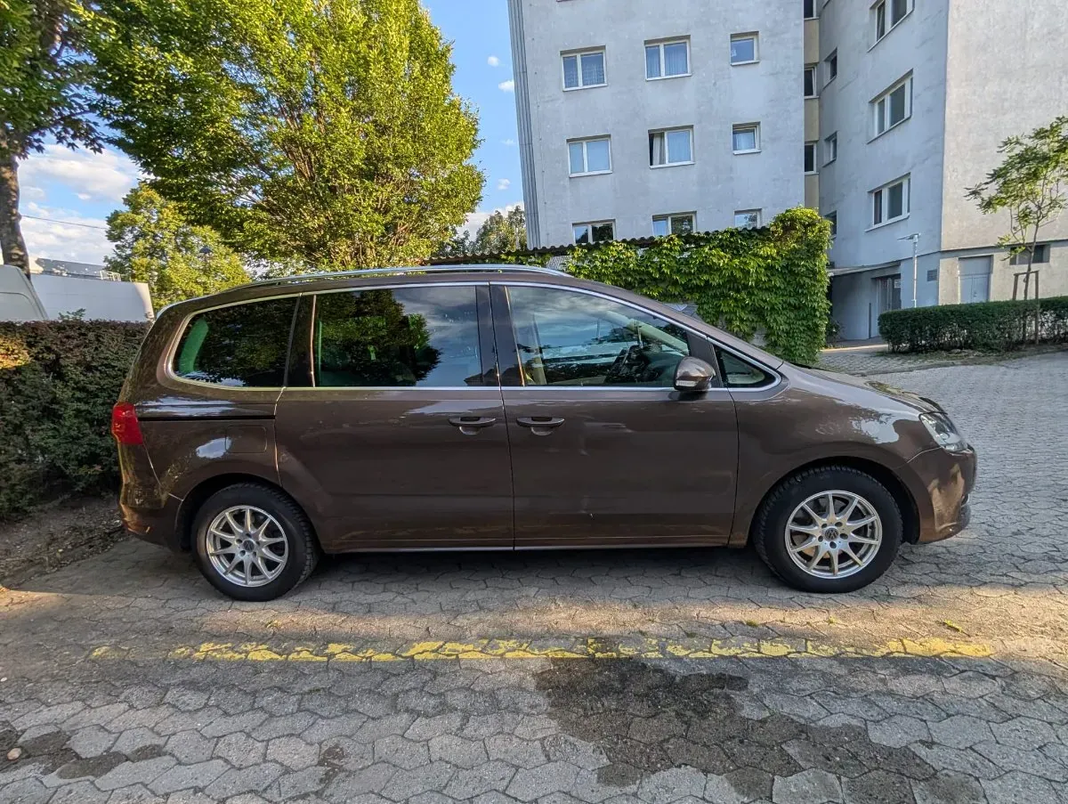 Volkswagen Sharan 2013 photo 2
