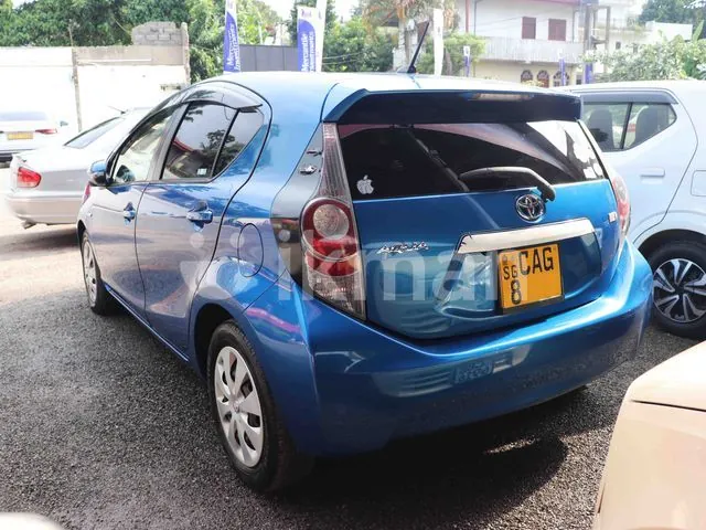 Toyota Aqua 2013 photo 2