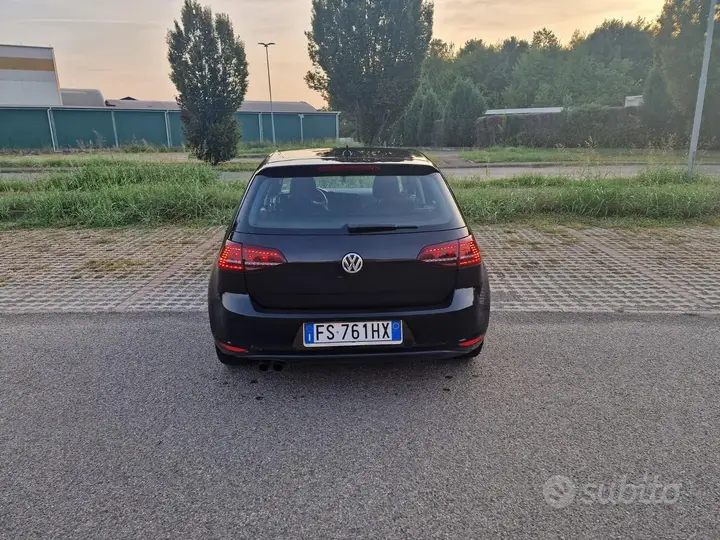 Volkswagen Golf 2012 photo 2
