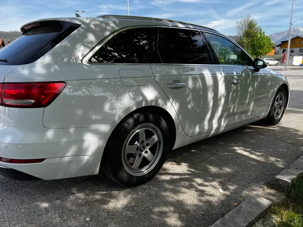 Audi A4 2017 photo 2