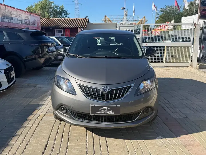 Lancia Ypsilon