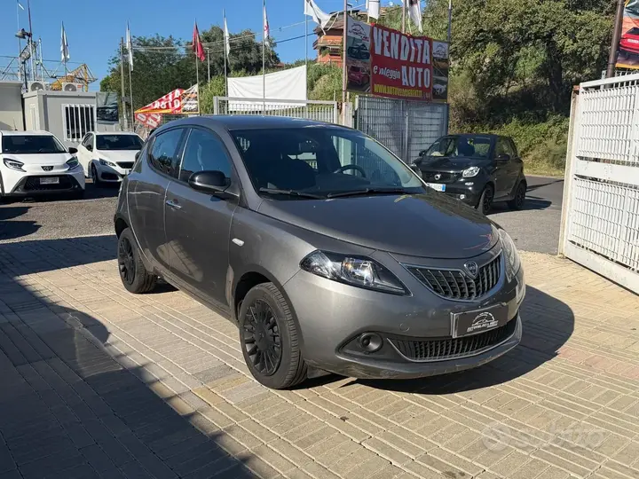Lancia Ypsilon 2022 photo 2