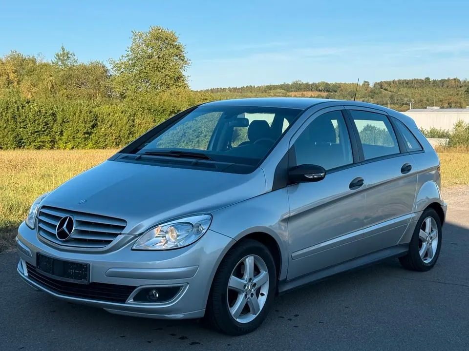 Mercedes-Benz B180