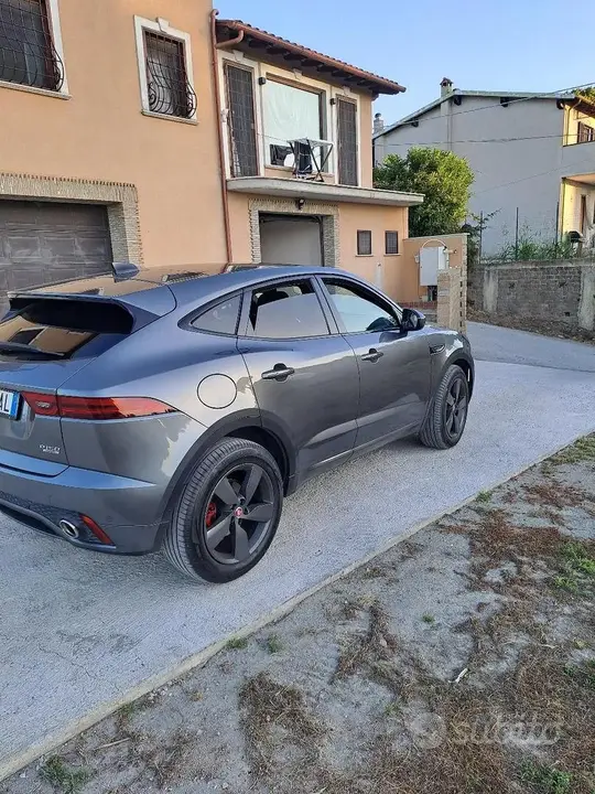 Jaguar E-Pace 2019 photo 3