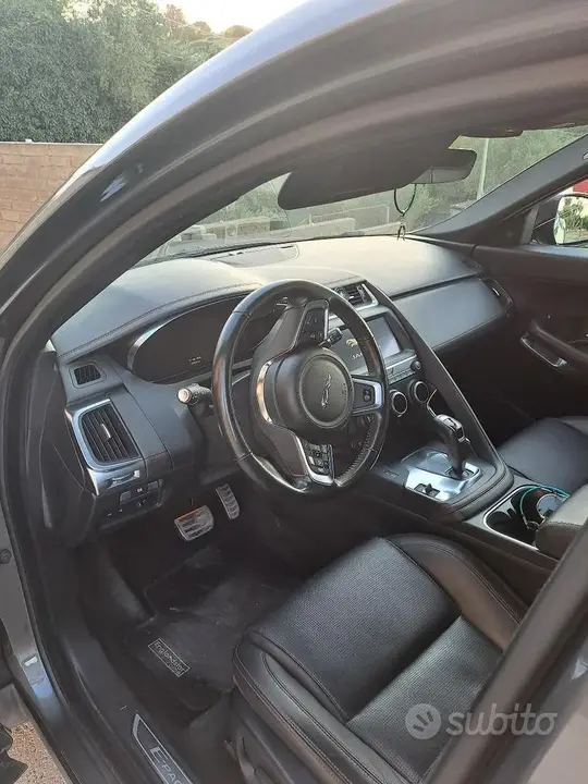Jaguar E-Pace 2019 photo 5