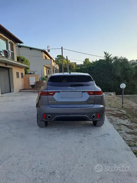 Jaguar E-Pace 2019 photo 2