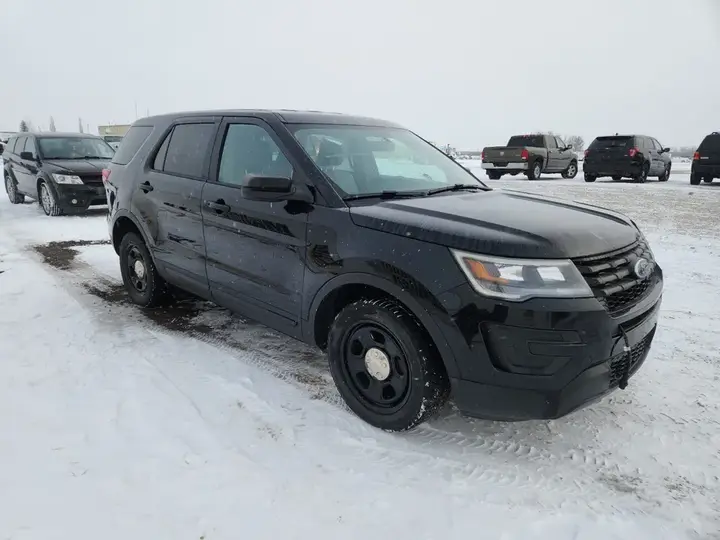 Ford Explorer 2018 photo 2