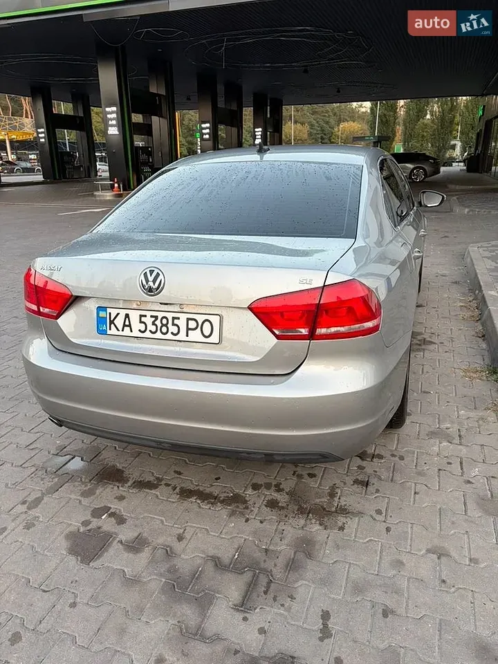 Volkswagen Passat 2011 photo 2