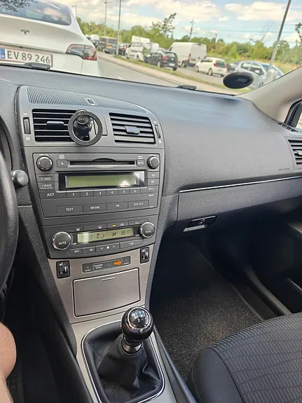 Toyota Avensis 2010 photo 5