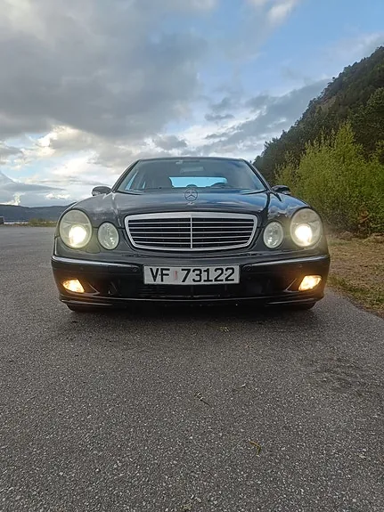 Mercedes-Benz E220 D 2004 photo 4