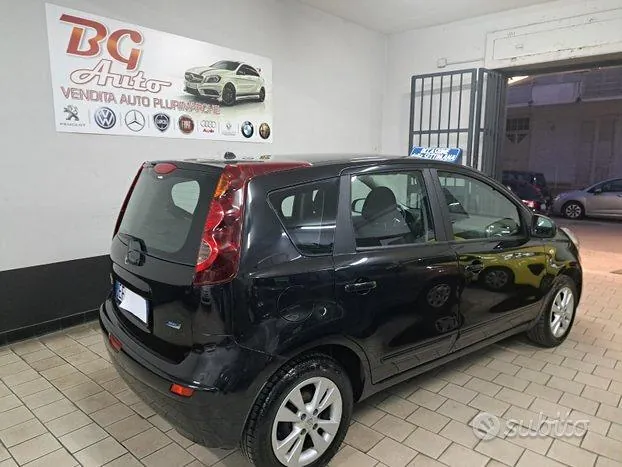 Nissan Note 2011 photo 3