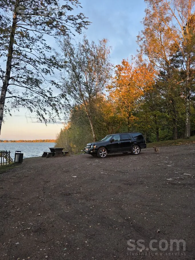 Ford Expedition 2005 photo 2